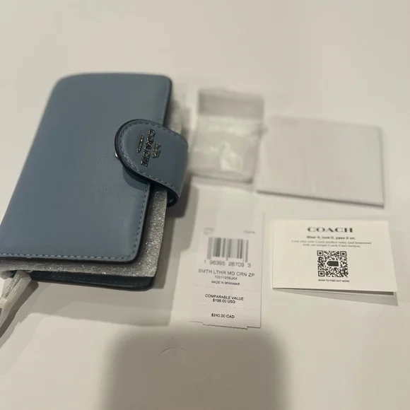 Coach Medium Light Blue/Chambray/Bluebell Leather Bi-Fold Corner Zip Wallet NWT - Picture 8 of 16